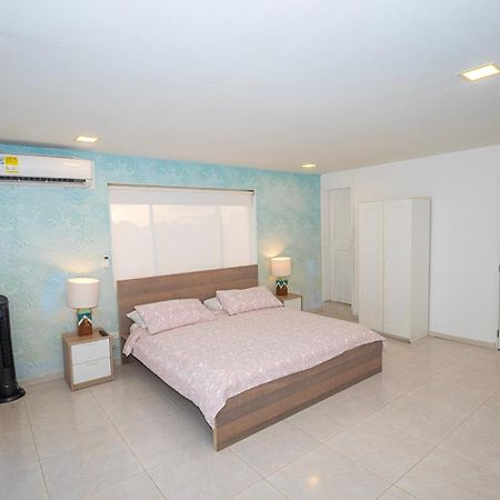 By The Sea Guest House San Andres  Bagian luar foto